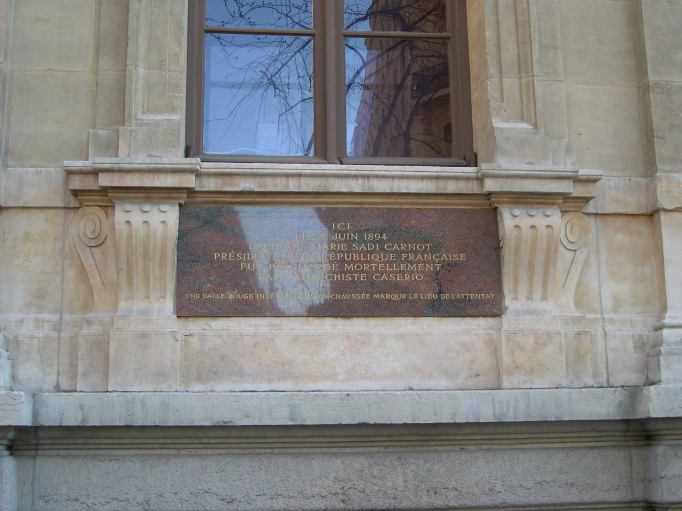  Plaque commémorant l'endroit où fut assassiné le président Sadi Carnot